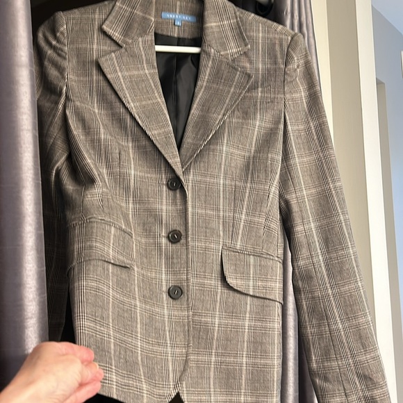 Plaid blazer which is fully lined. Button down with 2 flap faux pockets. - Picture 4 of 5
